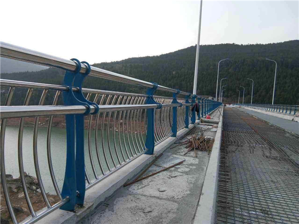 邵阳不锈钢桥梁护栏的特点及其在桥梁安全中的重要作用