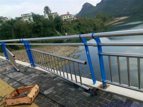 邵阳不锈钢复合管护栏是一种卓越的防护材料